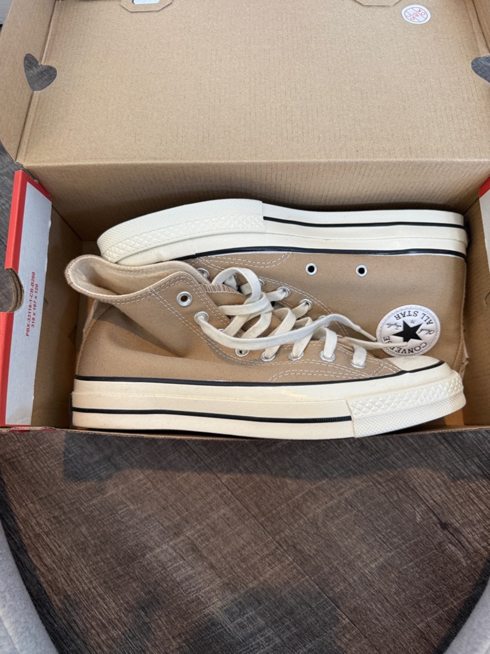 Converse Chuck Taylor’s with box - Picture 3 of 7